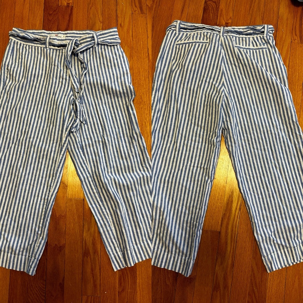 Vineyard Vines blue and white striped cotton/linen Capri pants size 10